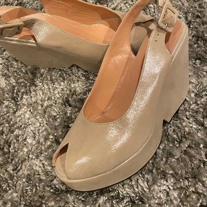 Wedge pump Robert Clergerie